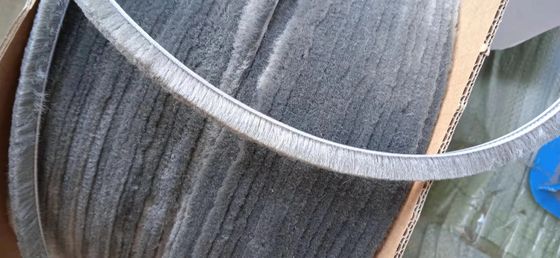 Dải chống côn trùng thời tiết 7 * 7 mm Tủ đồ gỗ với độ dính mạnh nóng chảy