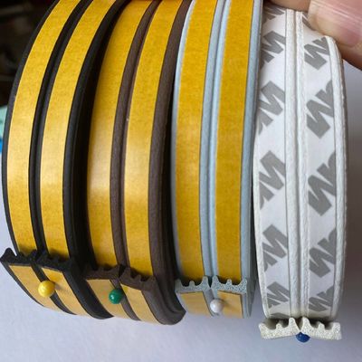 Đống chống gió Dải thời tiết cho cửa và cửa sổ Gap Self-adhesive Silicone 3-25mm Độ cao đống 3-50mm chiều rộng đối diện
