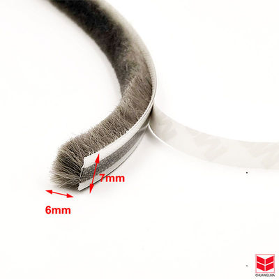 Dải nhôm hợp kim chải chải thời tiết loại bỏ cửa bên cạnh Dải niêm phong cửa trượt Đồi cao 3-25mm / chiều rộng 3-50mm